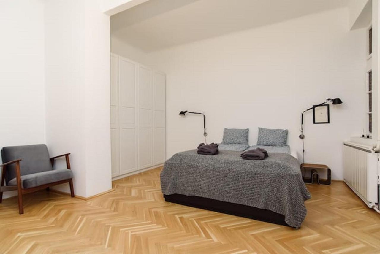 Klauzal Apartment W/3 Bedrooms, French Balcony Budapest Exterior foto